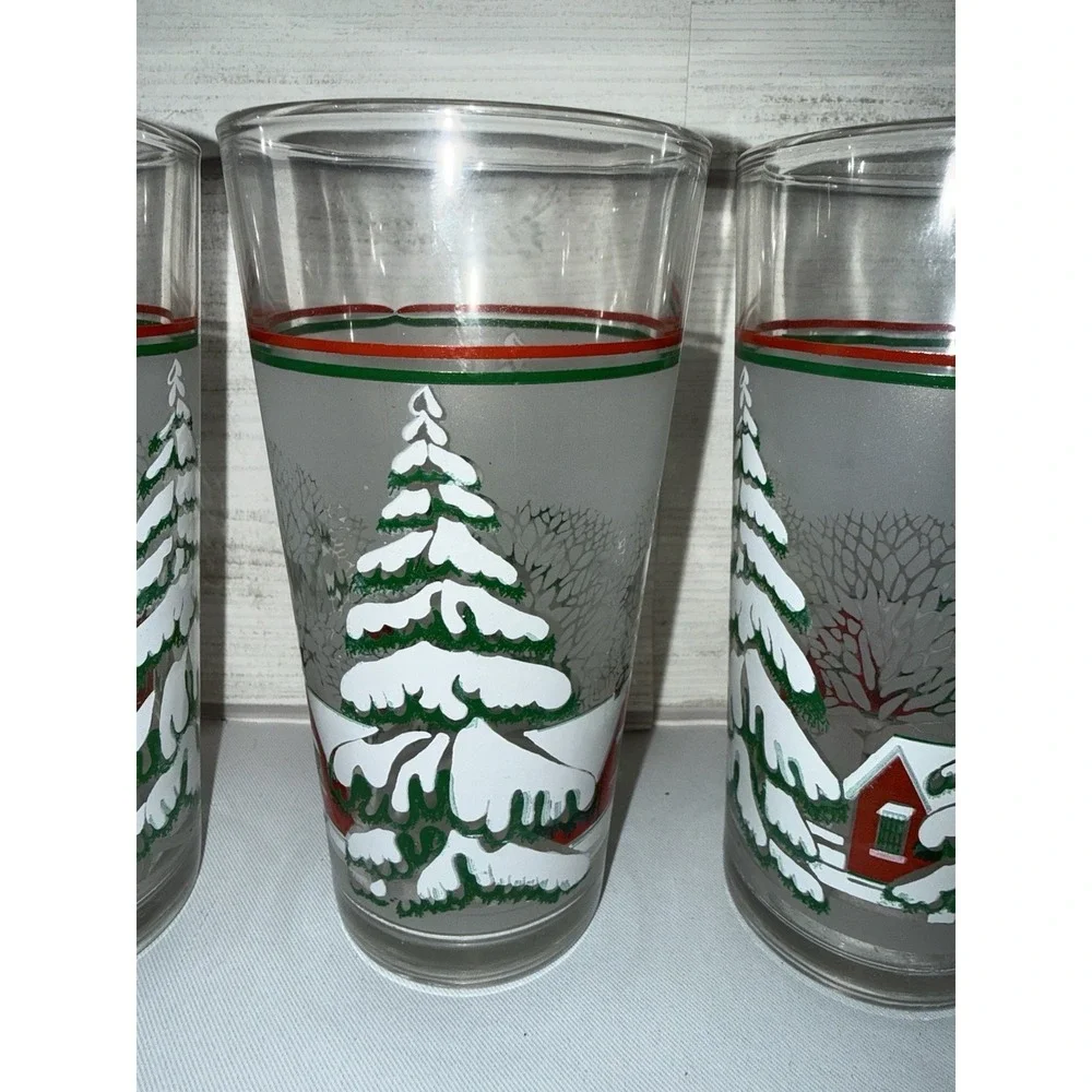 Set‎ of 4 Vintage Christmas Frosted  Snowy Village Glass Tumblers 6 in.